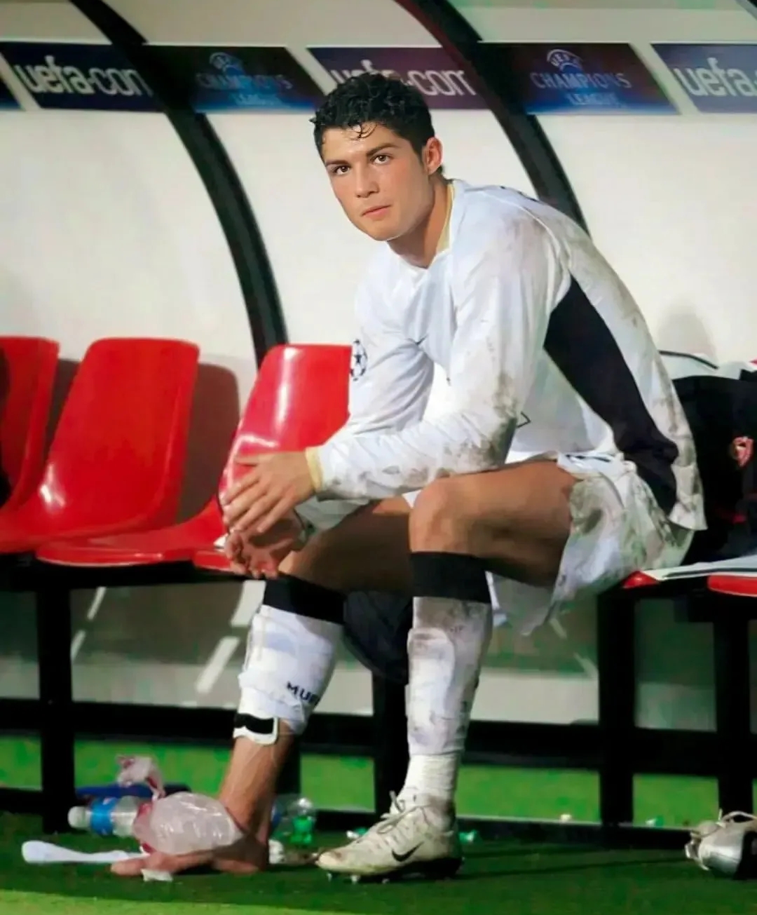 爱游戏官网注册入口C罗重返赛场，重要助攻首场状态出色，雄鹿观众沸腾！的简单介绍